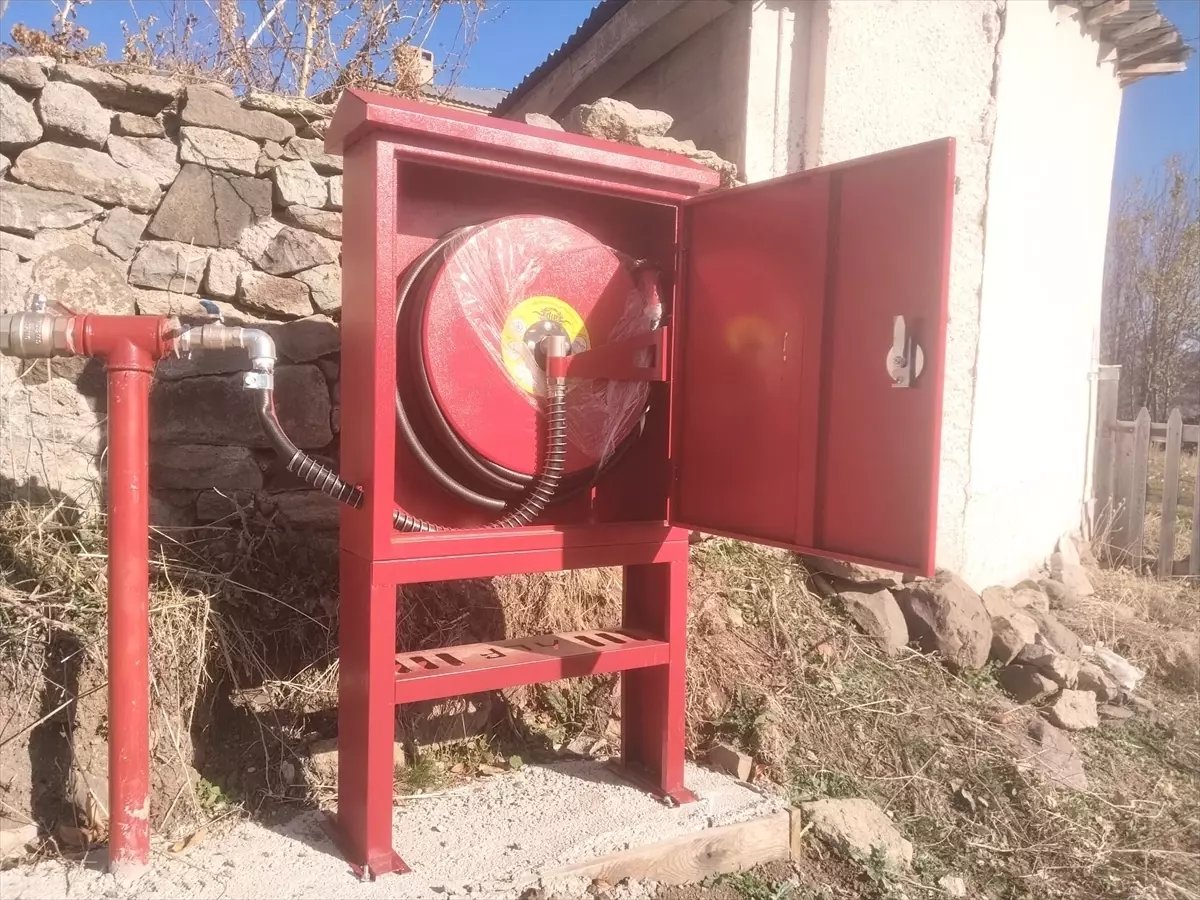 Alucra'da bir köyde yangın hidrantları kuruldu