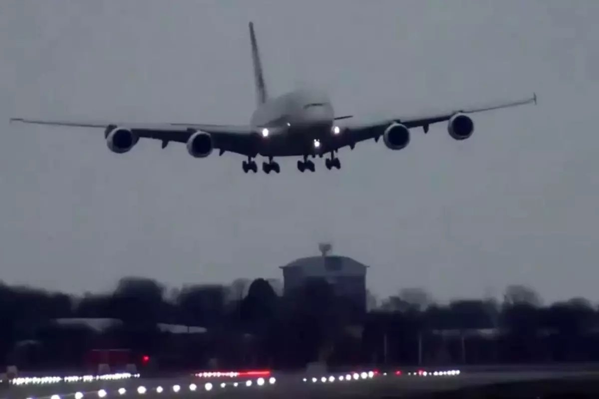 PSG uçağının Bilbao'ya iniş anı yürekleri ağza getirdi