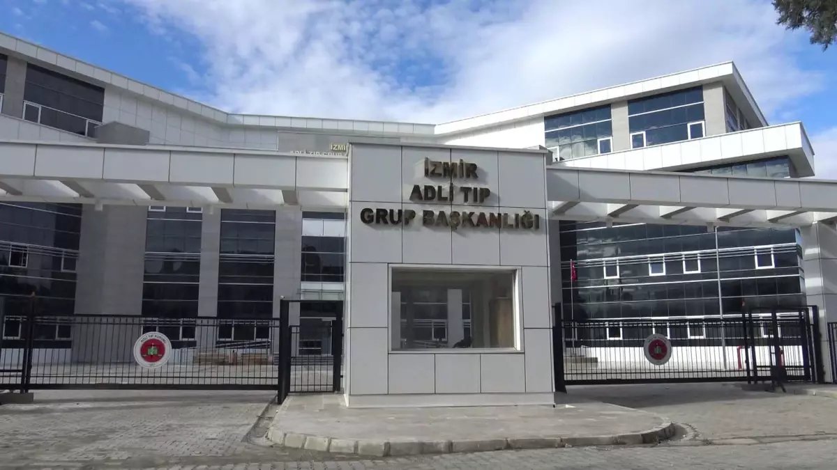 İzmir'de Denizde Ceset Bulundu