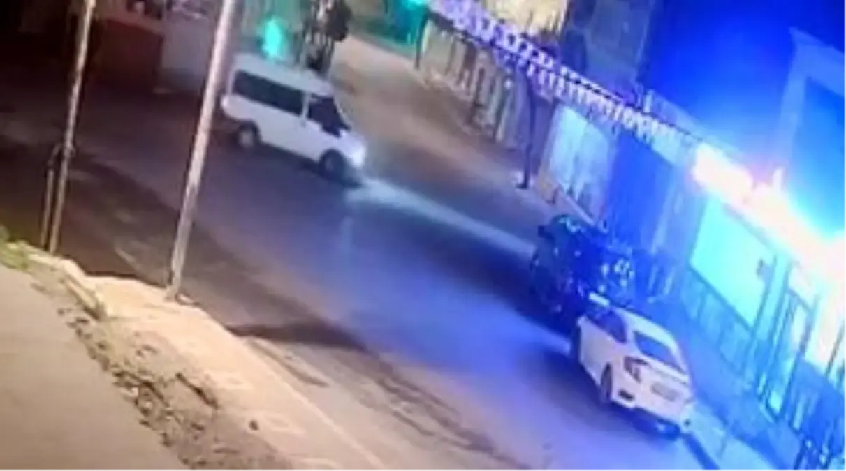 Avcılar'da 150 bin liralık tütün ürünü hırsızlığı kamerada