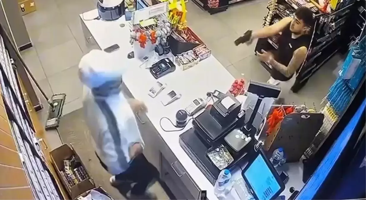 Akaryakıt istasyonunun marketindeki cinayetin güvenlik kamera kayıtları ortaya çıktı