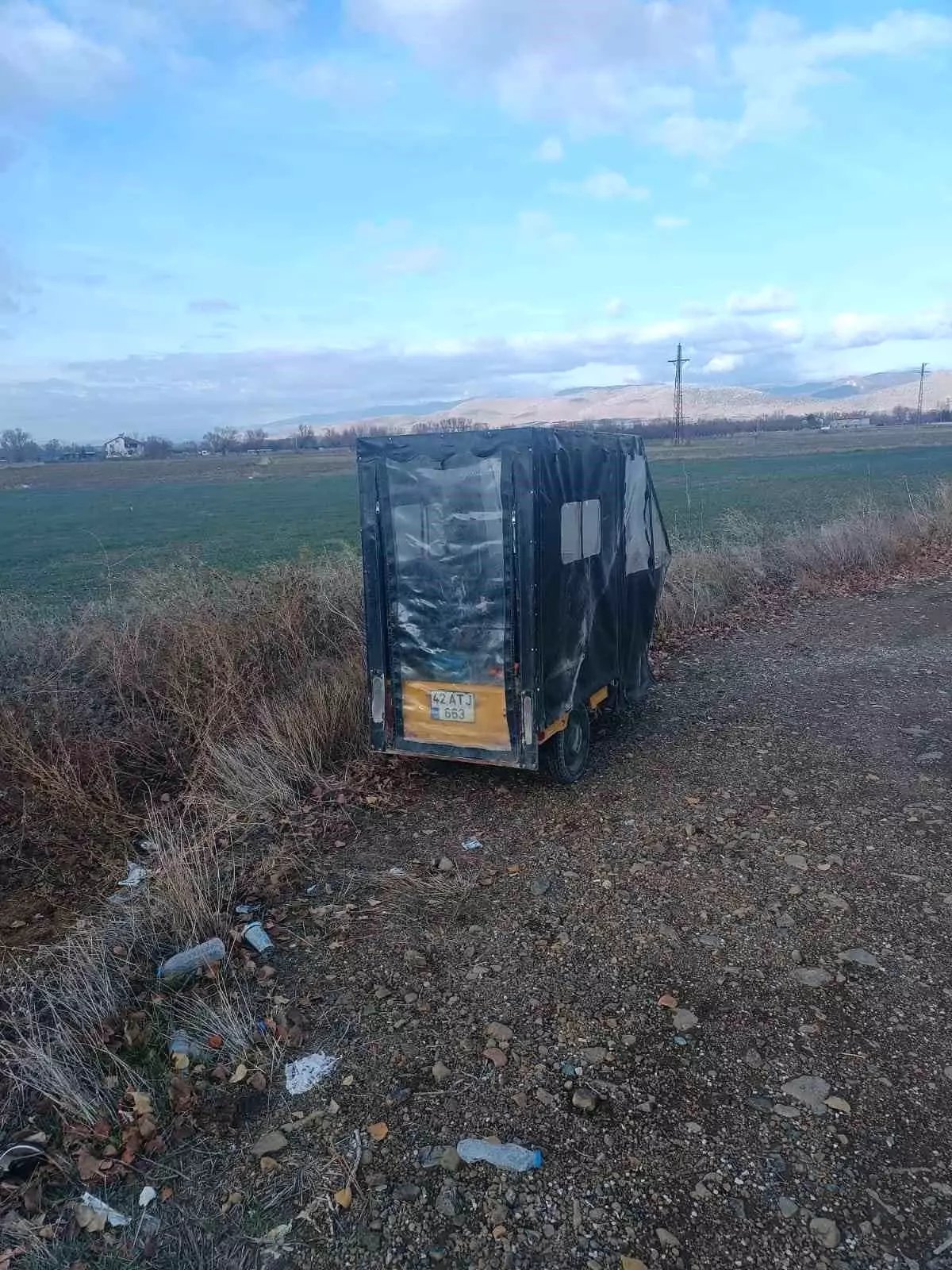 Elektrikli motosiklet devrildi: 2 yaralı