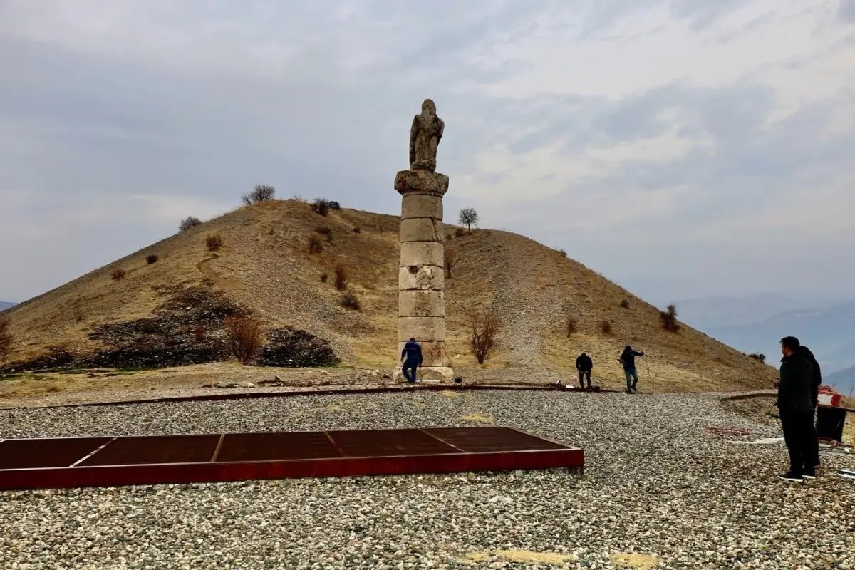 Karakuş Tümülüsü'nde aydınlatma çalışmaları incelendi