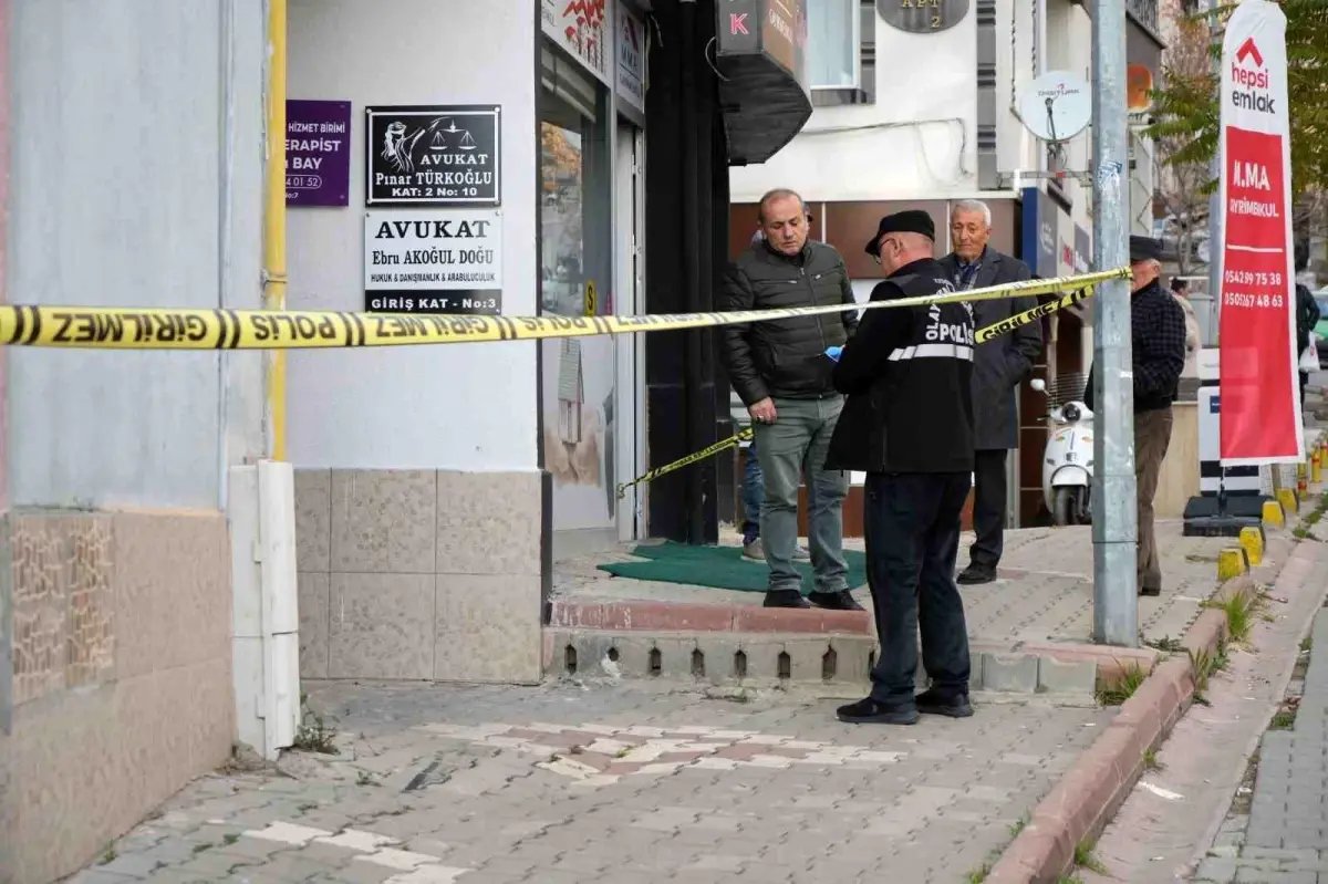 Boşanma görüşmesinde kayınpederinin ağır yaraladığı kadın yaşam mücadelesini kaybetti