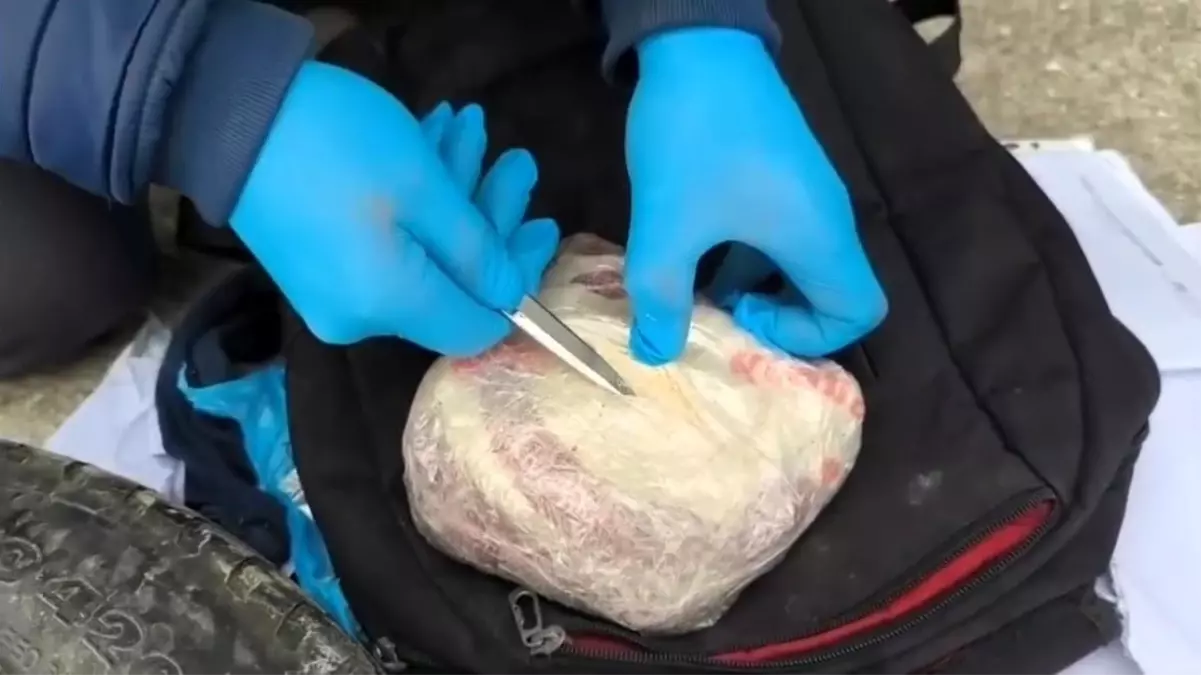 Uyuşturucu tacirlerine geçit yok! Erzincan'da 1 kilo 51 gram kokain ele geçirildi