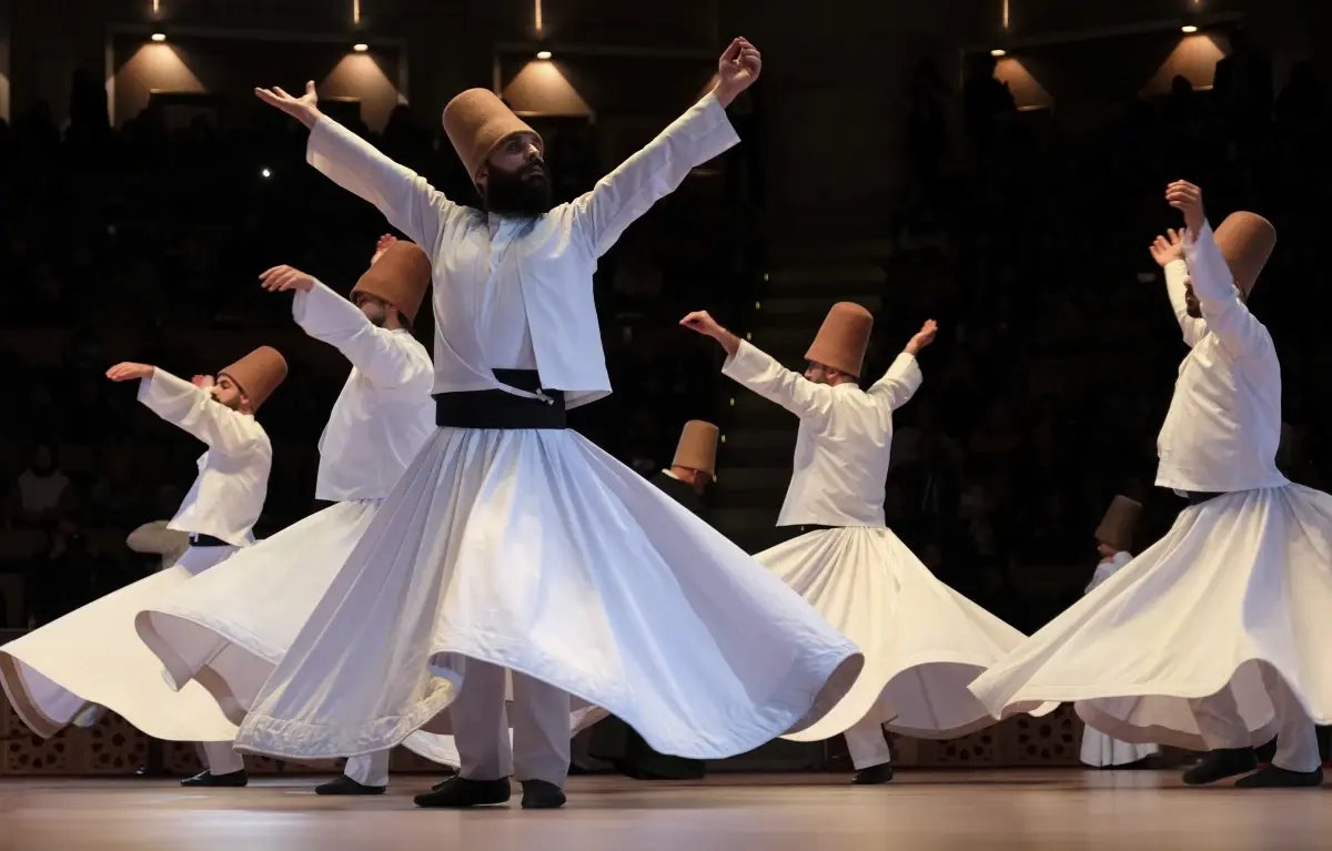 Semazen Ömer Kılıç, Semazen Kıyafetlerini Kendi Dikiyor