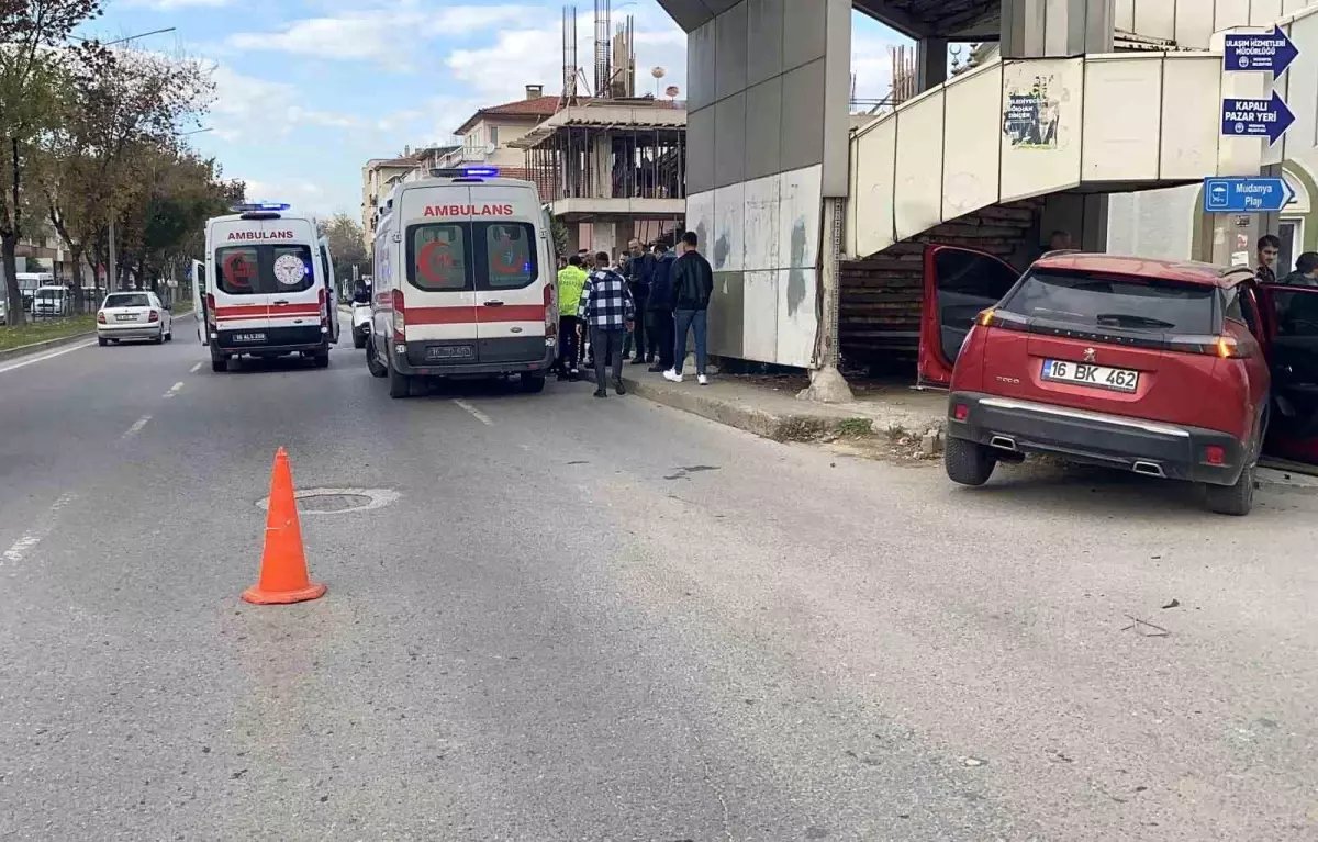 Bursa'da kavşakta feci kaza: 5 yaralı