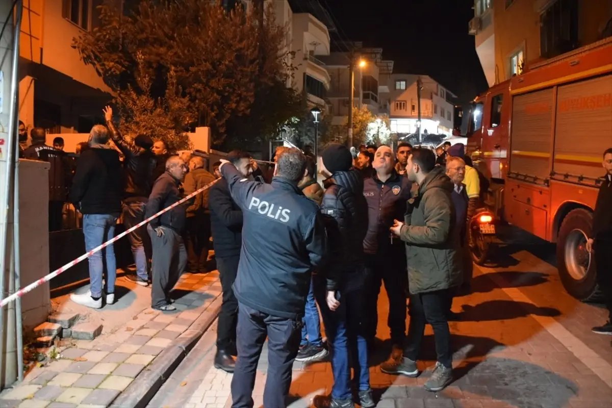 Manisa'da zemindeki kayma nedeniyle tahliye edilen 2 apartmanda incelemeler tamamlandı