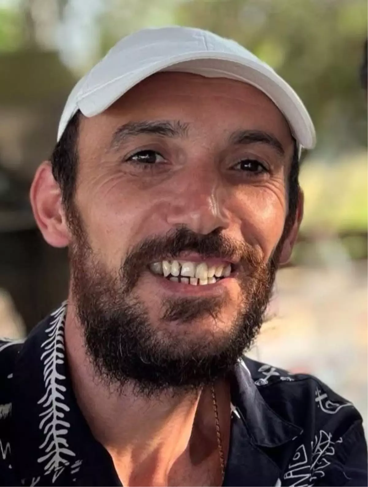 Yoldan çıkıp yan yatan kamyonetin sürücüsü öldü