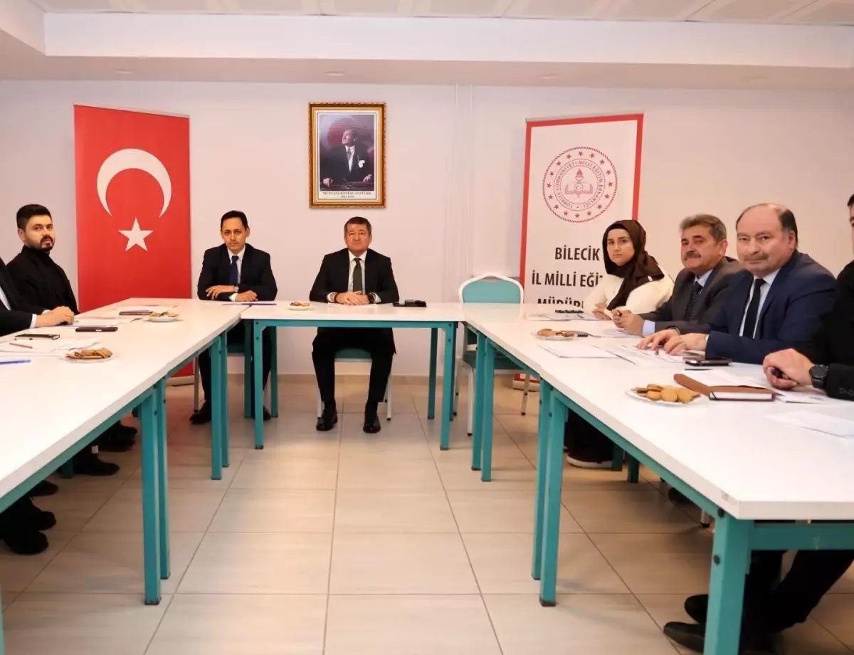 Bilecik'te ortaokul müdürleriyle eğitim değerlendirme toplantısı