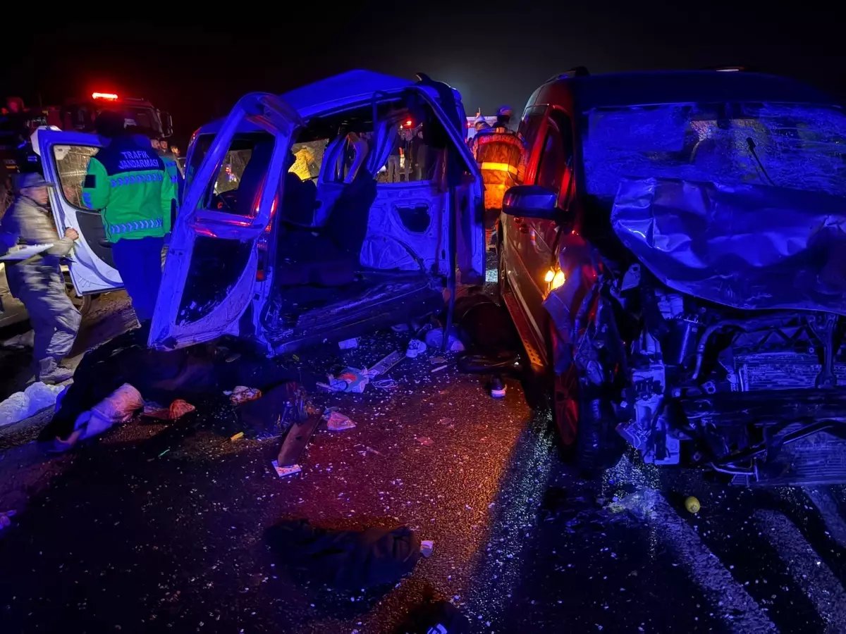 Mardin'de Trafik Kazası: 3 Ölü, 6 Yaralı