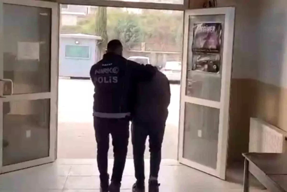 Antakya'da uyuşturucu madde suçundan aranan 2 şahıs yakalandı