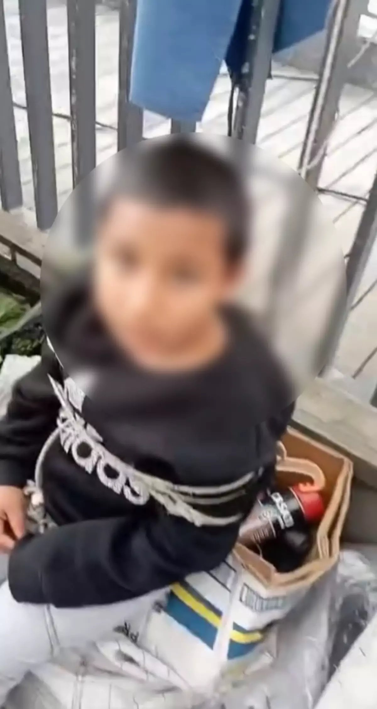 Sarıyer'de pazarda eşofman çalan çocuğu iple bağladı: 'Geri getirince gönderdik'