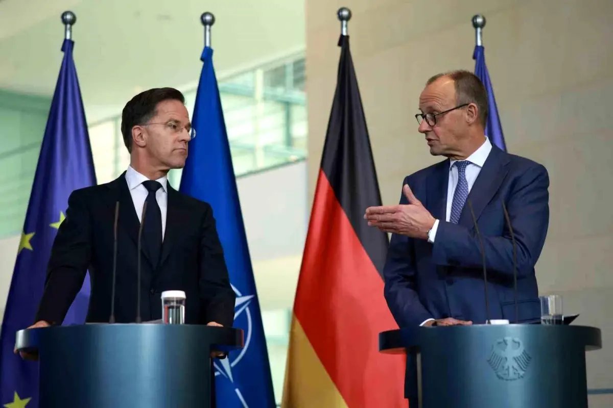 Almanya Başbakanı Merz: "Toprak tavizine cevap vermesi gerekenler öncelikle Ukrayna Başkanı ve halkıdır"