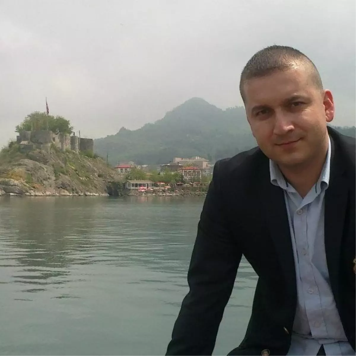 Mezar yeri bakmak için otomobille yola çıkan dayı ile yeğenin öldüğü kaza kamerada