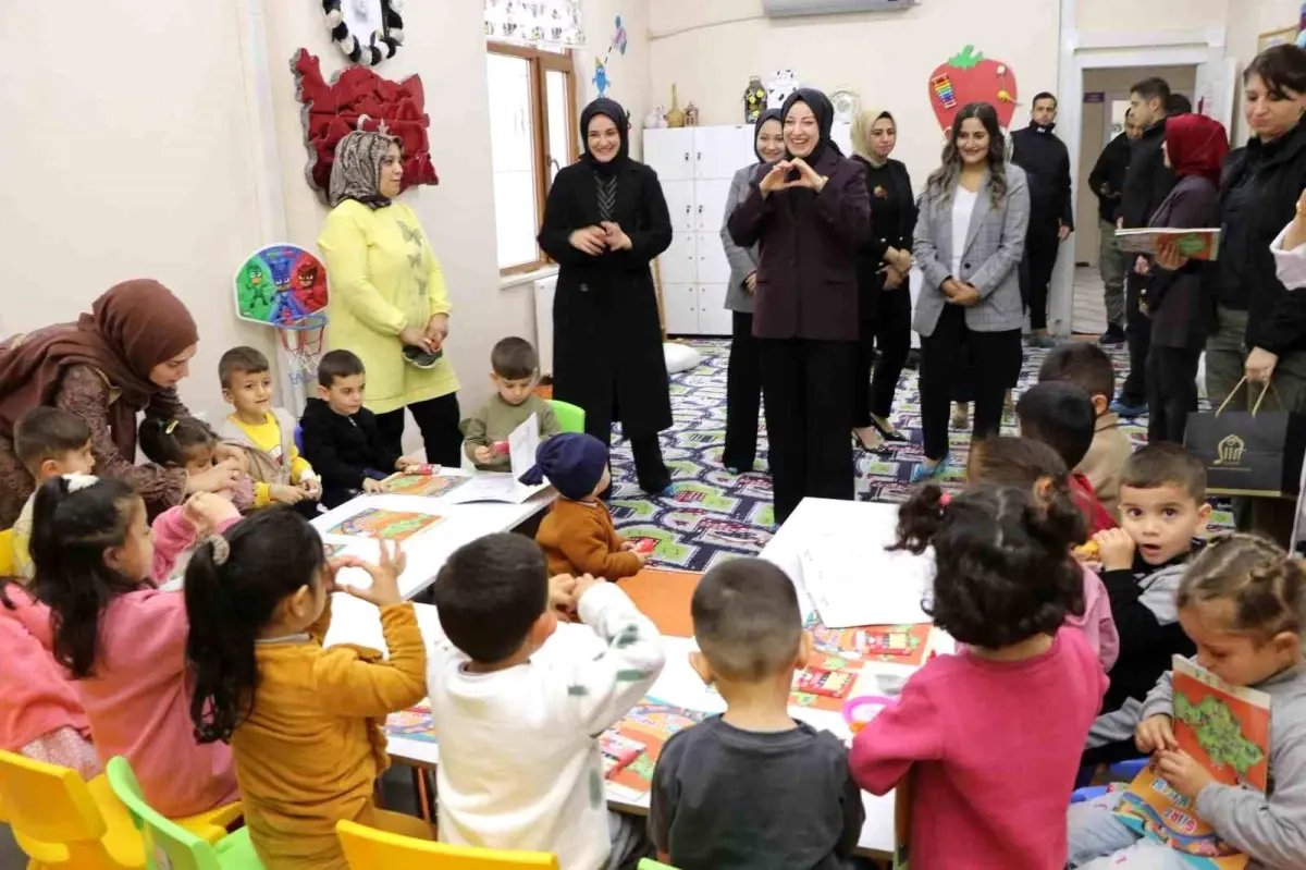 Vali Kızılkaya'nın eşi, şehit ailesi, koruyucu aile ve kadın üreticilerle bir araya geldi