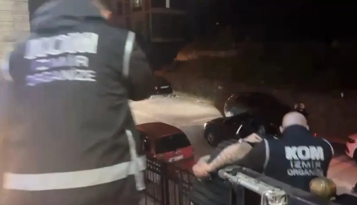 İzmir'de galeriye patlayıcı maddeyle saldırıya 5 gözaltı