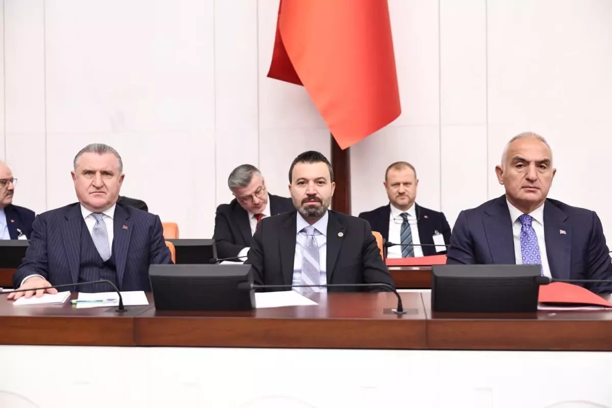 Bakan Ersoy: 2025 yıl sonu hedefimiz olan 64 milyar doları yakalayacağız