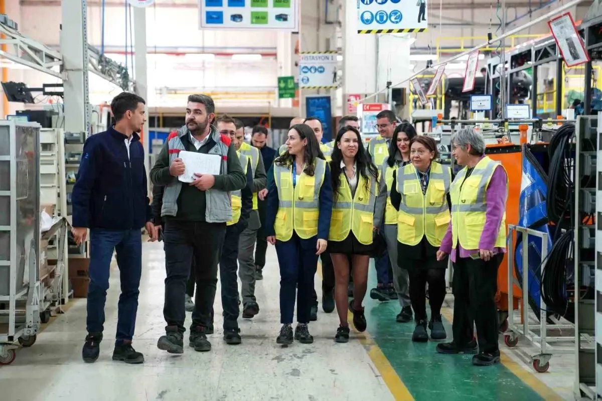 Karsan'dan meslek liselerindeki kız öğrencileri iş hayatına hazırlayacak hamle