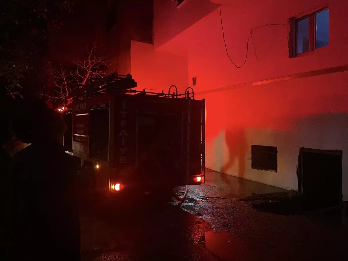 Şanlıurfa'da apartmanda çıkan yangında 9 kişi dumandan etkilendi