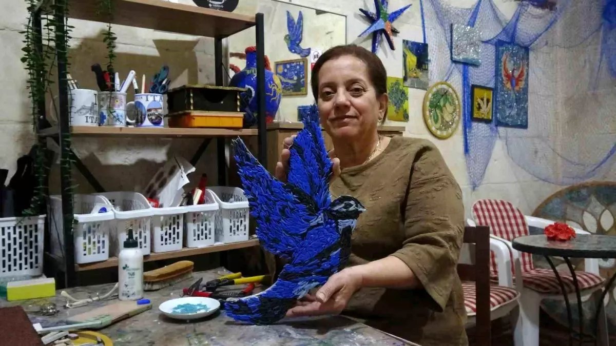 Hobi olarak başladığı mozaik sanatında dünyaya açılmak istiyor