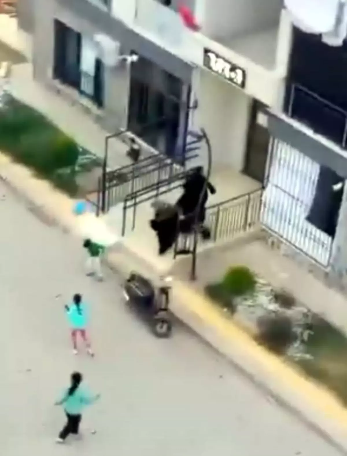 Komşu Çocuğunu Bıçakladı, Tutuklandı