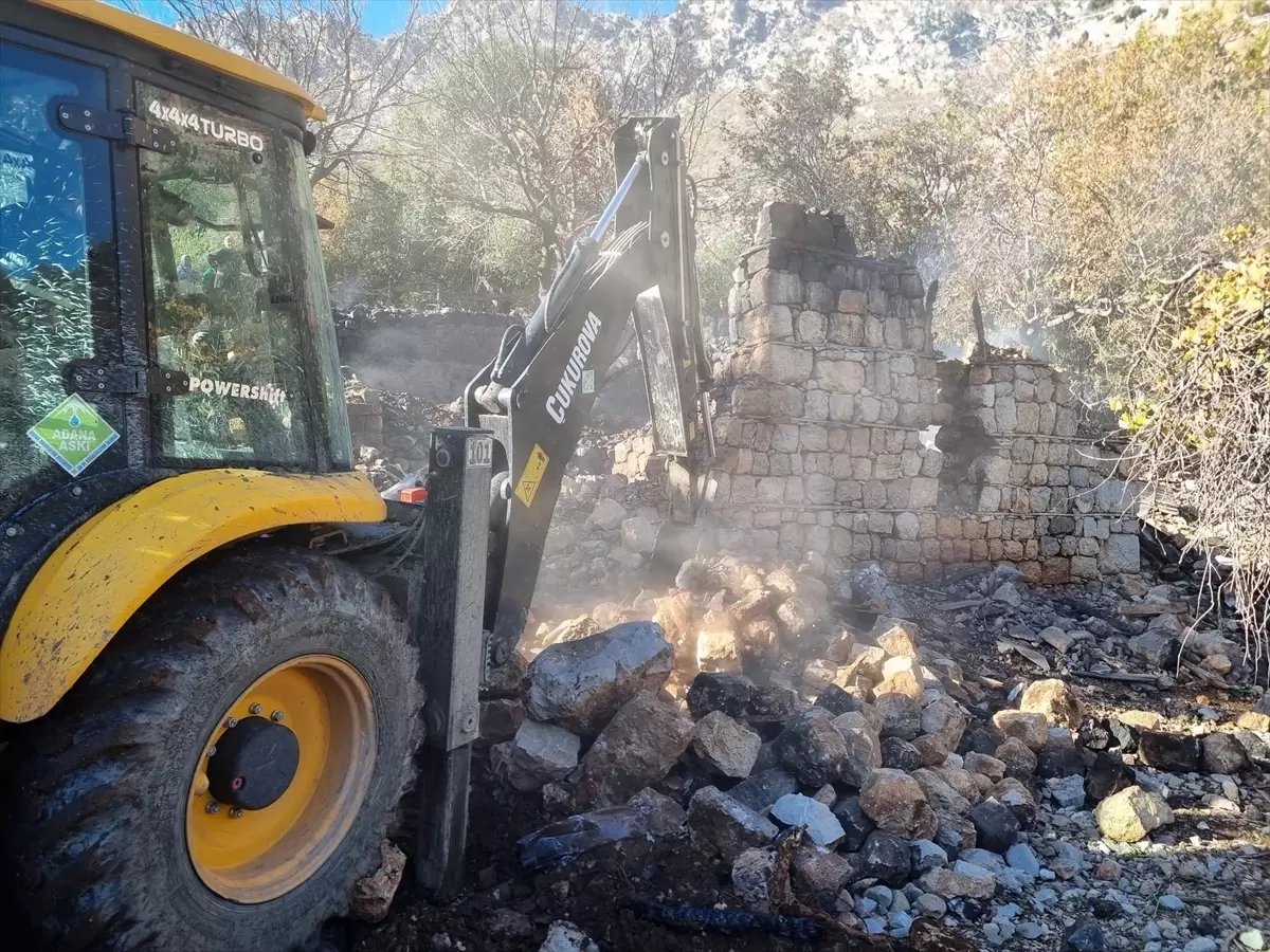 Adana'da evinde çıkan yangında 85 yaşındaki kadın hayatını kaybetti