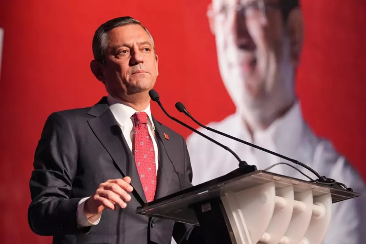 Özgür Özel'den canlı yayında İmamoğlu gafı: Bizim adayımız belli...