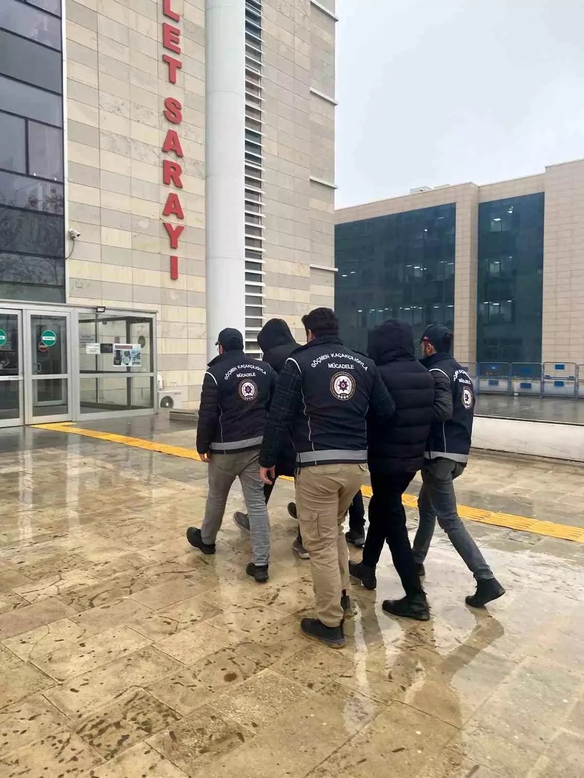 Elazığ'da göçmen kaçakçılığı operasyonu: 16 yabancı uyruklu şahıs yakalandı