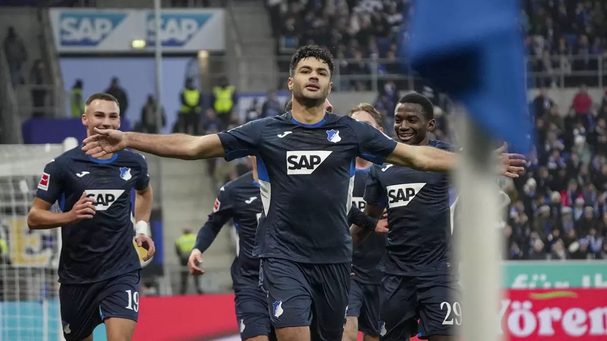 Ozan Kabak 1,5 yıl sonra 11'de görev alıp, golünü attı