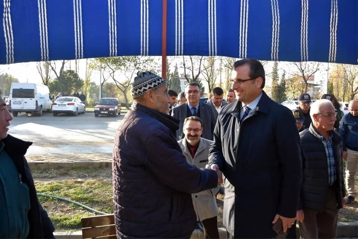 Salihli Kaymakamı Güldoğan Sarıpınar'da sorunları dinledi