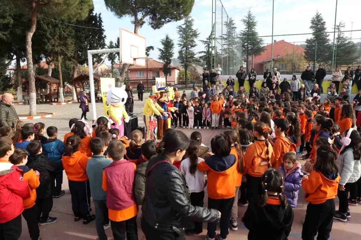 Minik Yürekler Sındırgı'da moral buldu