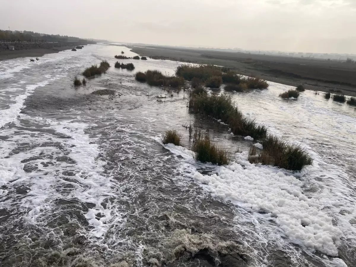 Dicle Nehri'nden 'köpük' akıyor