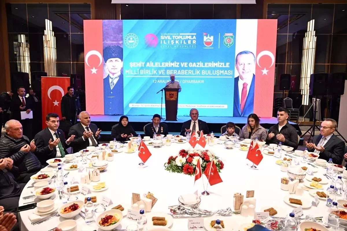 Diyarbakır'da "Şehit Ailelerimiz ve Gazilerimizle Birlik ve Beraberlik Buluşması" programı yapıldı