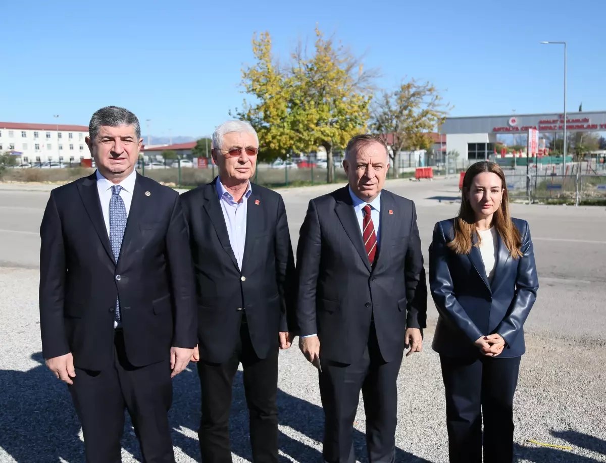 CHP'li Zeybek: Muhittin Böcek'in tutuksuz yargılanması insani açıdan doğru olur