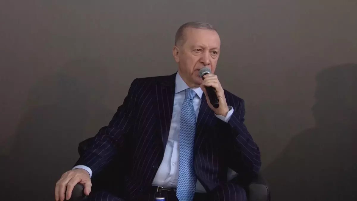 Cumhurbaşkanı Erdoğan: Küresel liderliğini kabul ettirecek bir Türkiye'ye sizlerle birlikte kavuşacağımıza inanıyorum /Ek görüntü