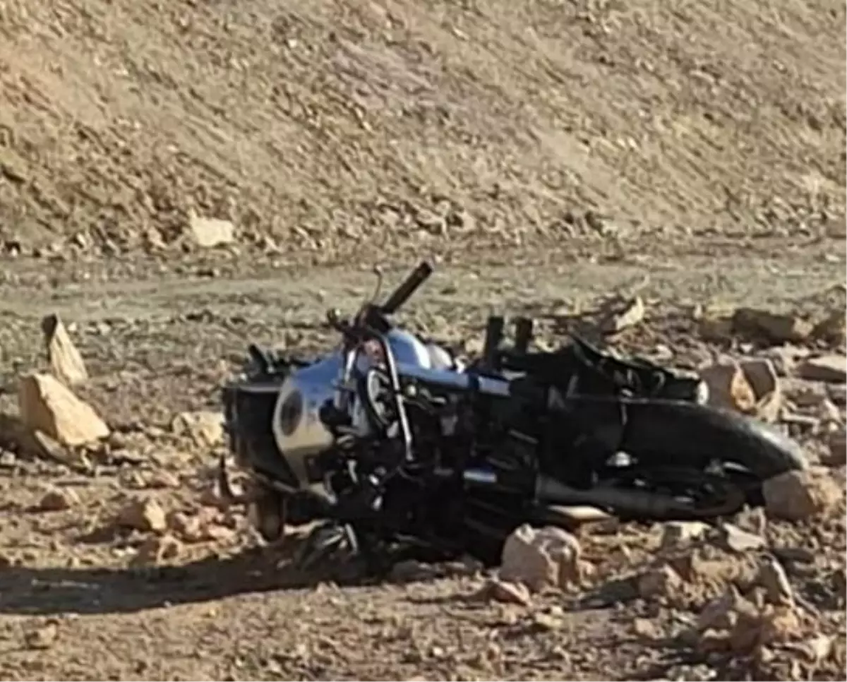 İzmirli motosiklet sürücüsü Demirci yolunda hayatını kaybetti