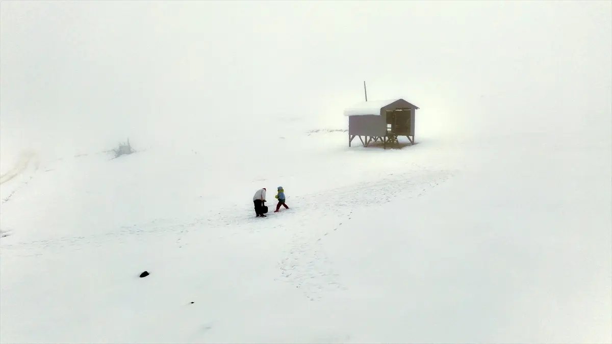 Düzce'nin 1830 rakımlı Kardüz Yaylası'na kar yağdı