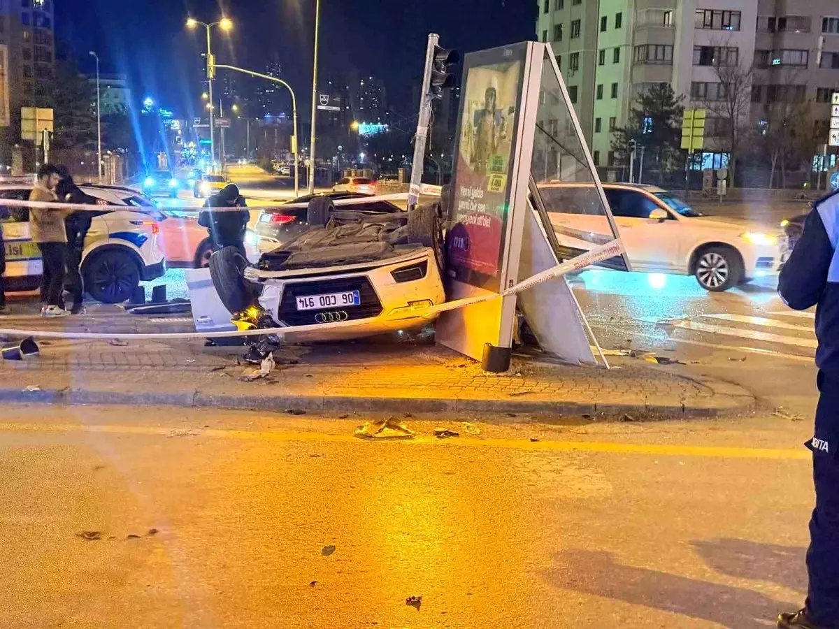 Ankara'da araçla motosiklet çarpıştı: 4 yaralı