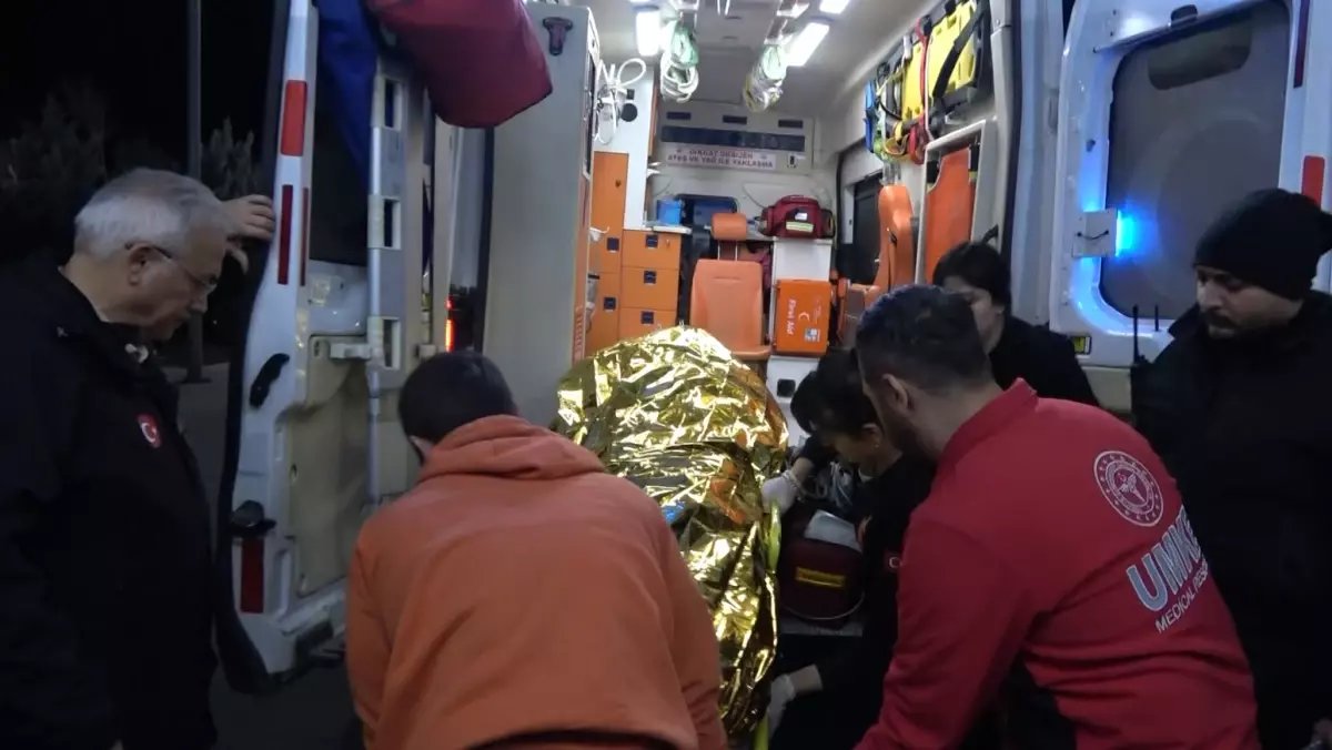 Hasandağı'nda mahsur kalan 2 üniversiteli, askeri helikopterle kurtarıldı