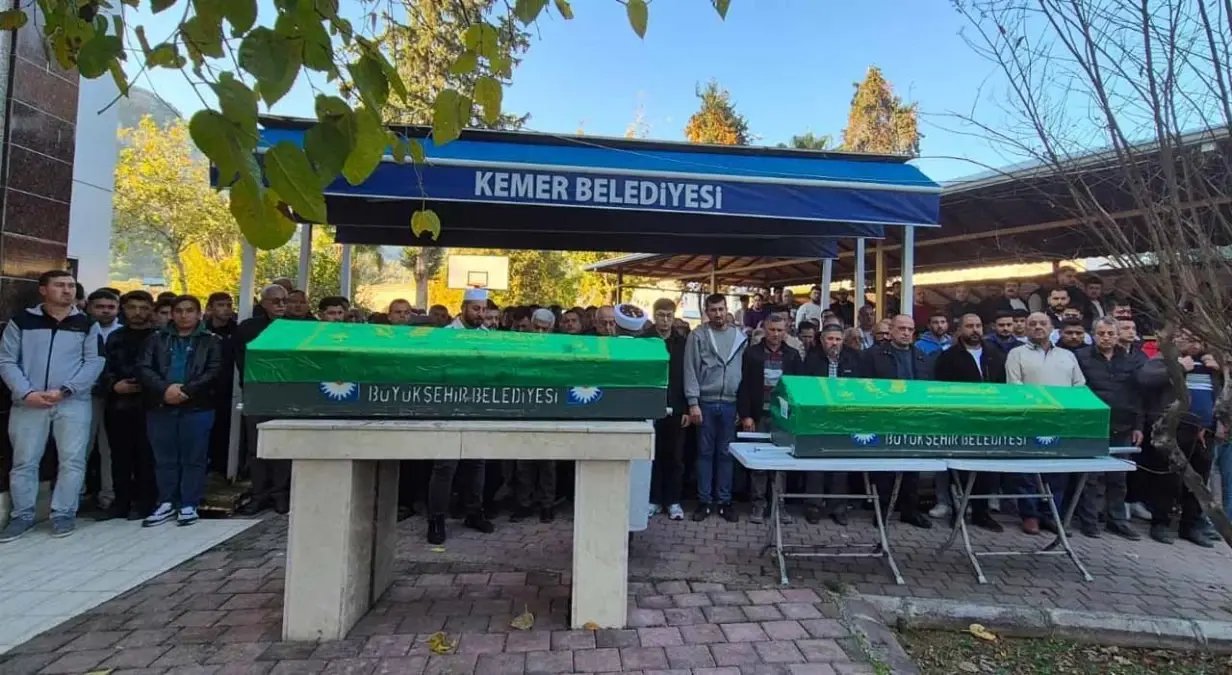 Antalya'da Otomobil Takla Attı: 2 Ölü, 2 Yaralı