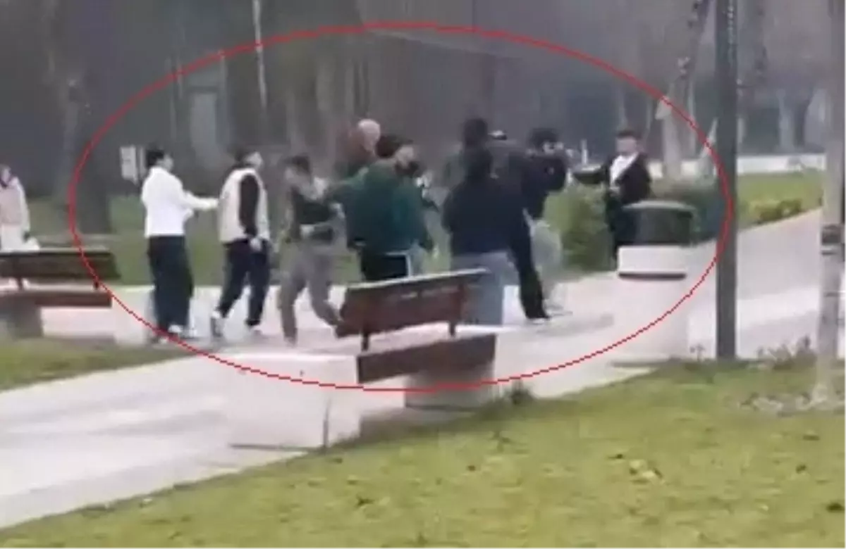 İki grubun tekmeli-yumruklu kavgası kamerada