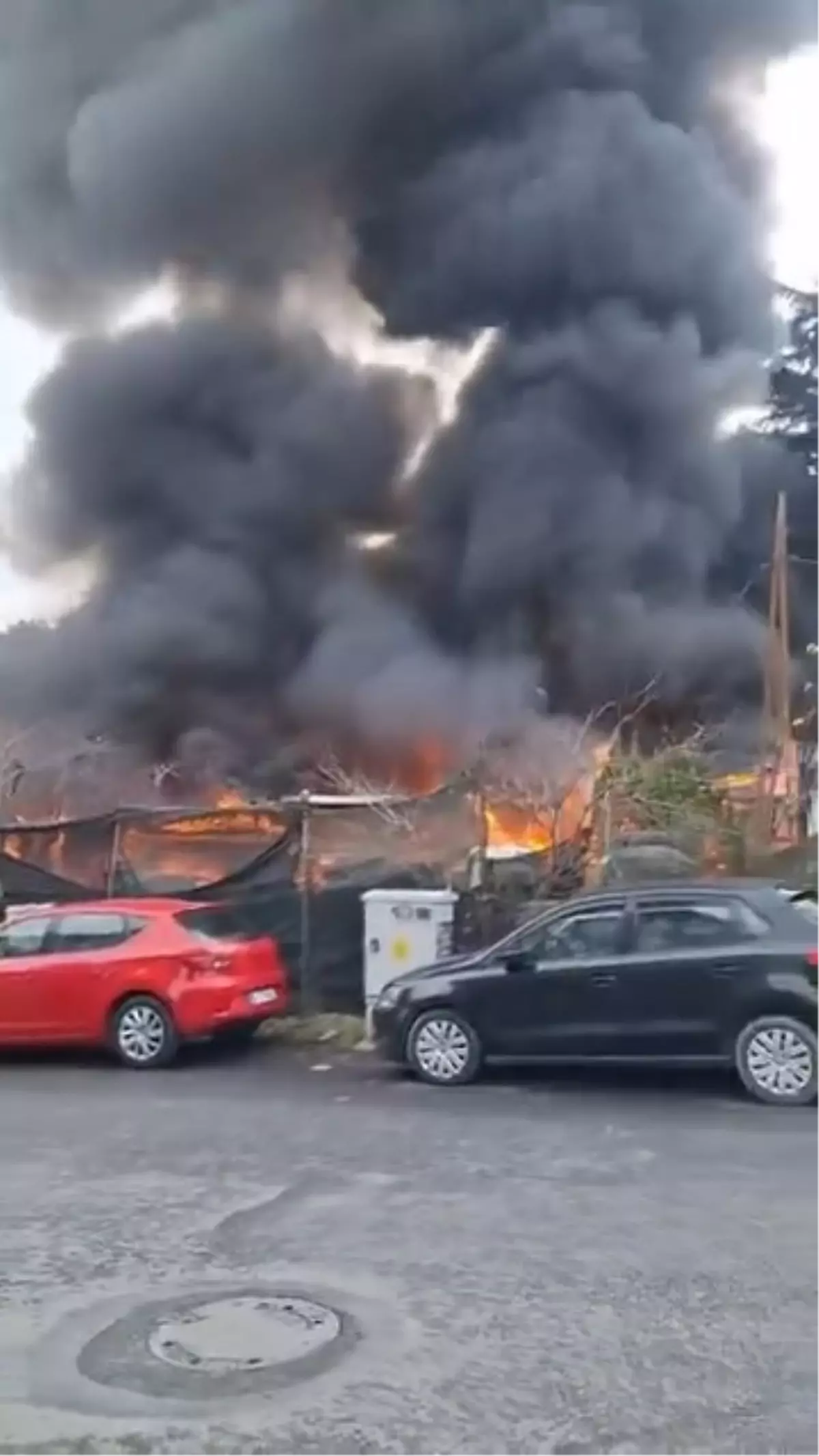 Sarıyer'de iş yerinde yangın