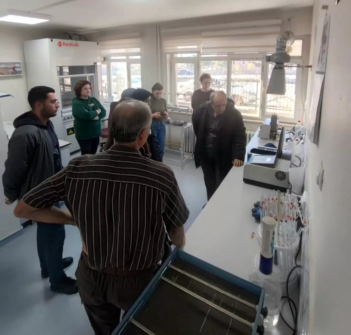 Öğrenciler analizleri yerinde gördü