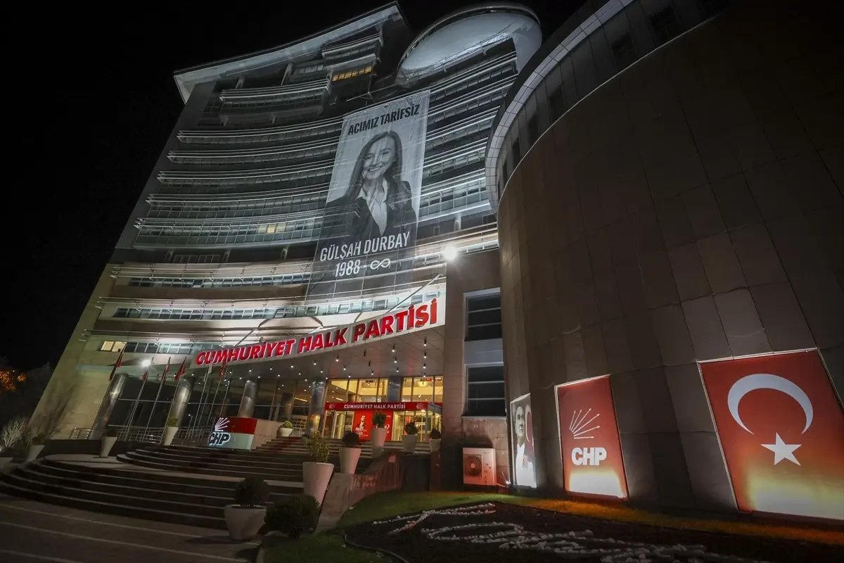 Şehzadeler Belediye Başkanı Durbay'ın fotoğrafı CHP Genel Merkezi'ne asıldı