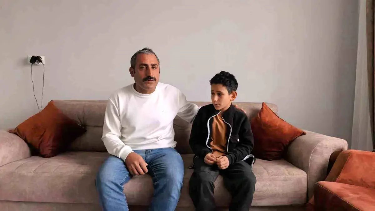 Bursa'da öğrencisini herkesin içinde darp eden okul müdürü görevden uzaklaştırıldı