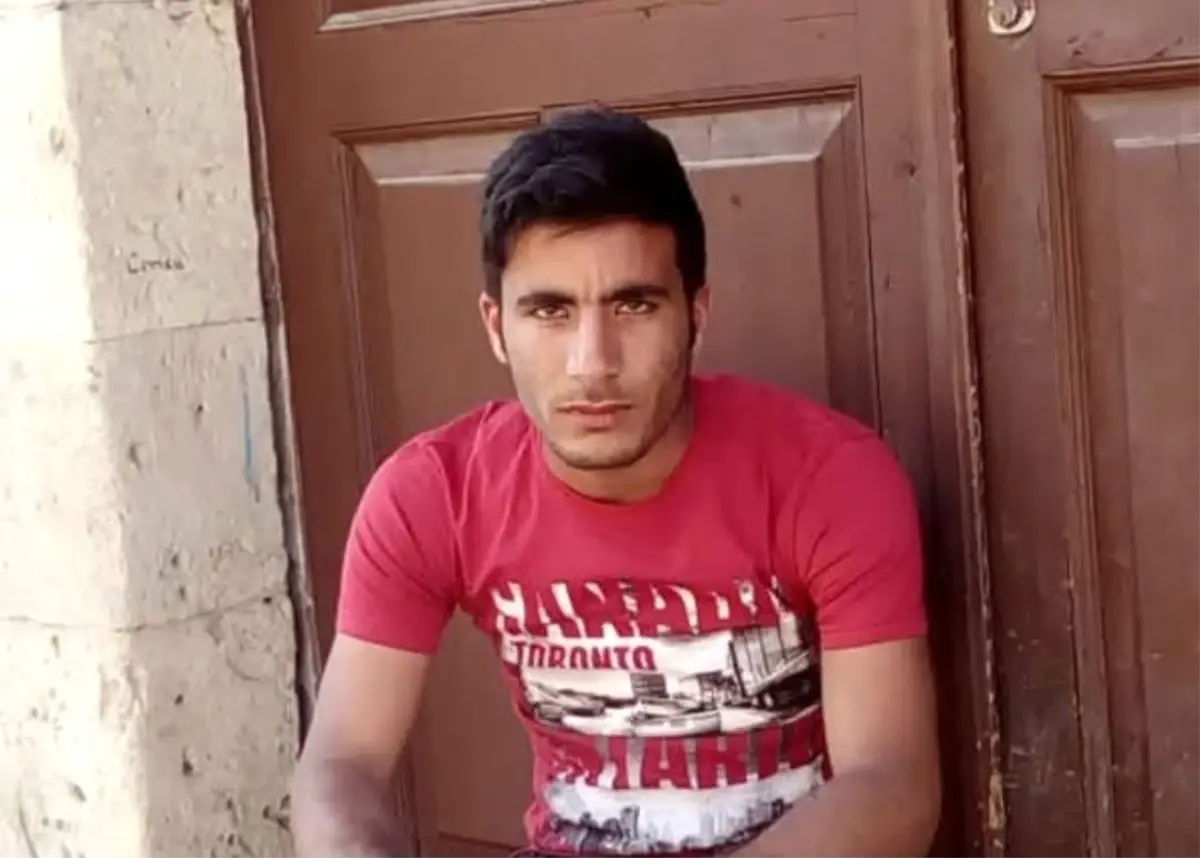 Ağabeyi geri manevra yaparken kamyonun altında kalan genç hayatını kaybetti