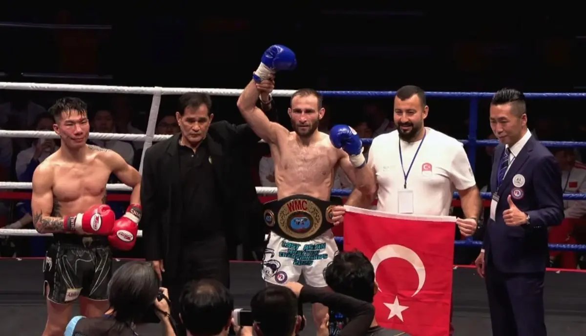 Hong Kong'da Türk zaferi; Abdüssamet Uğurlu kemeri aldı