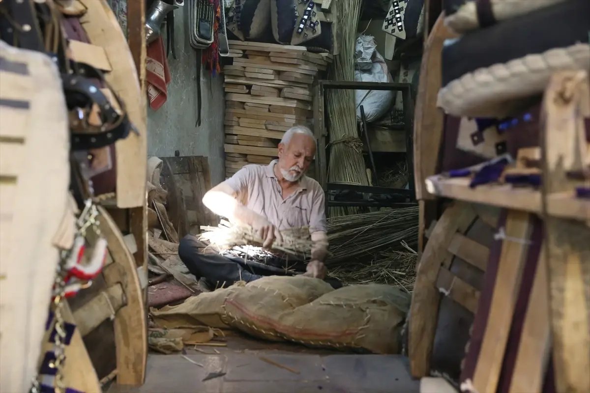 Kahramanmaraş'ta 60 yıllık semerci ustası mesleğini yaşatmaya çalışıyor