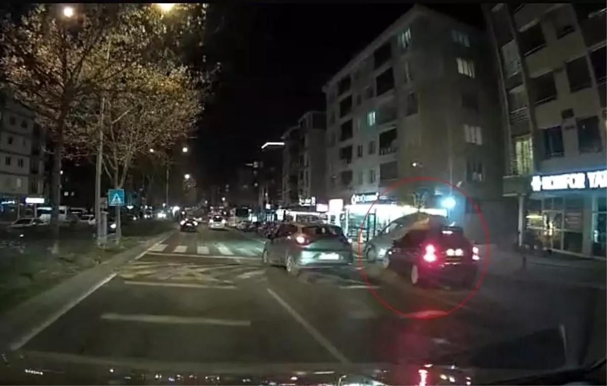 Tekirdağ'da kaza anı araç kamerasında: Park halindeki otomobili biçti